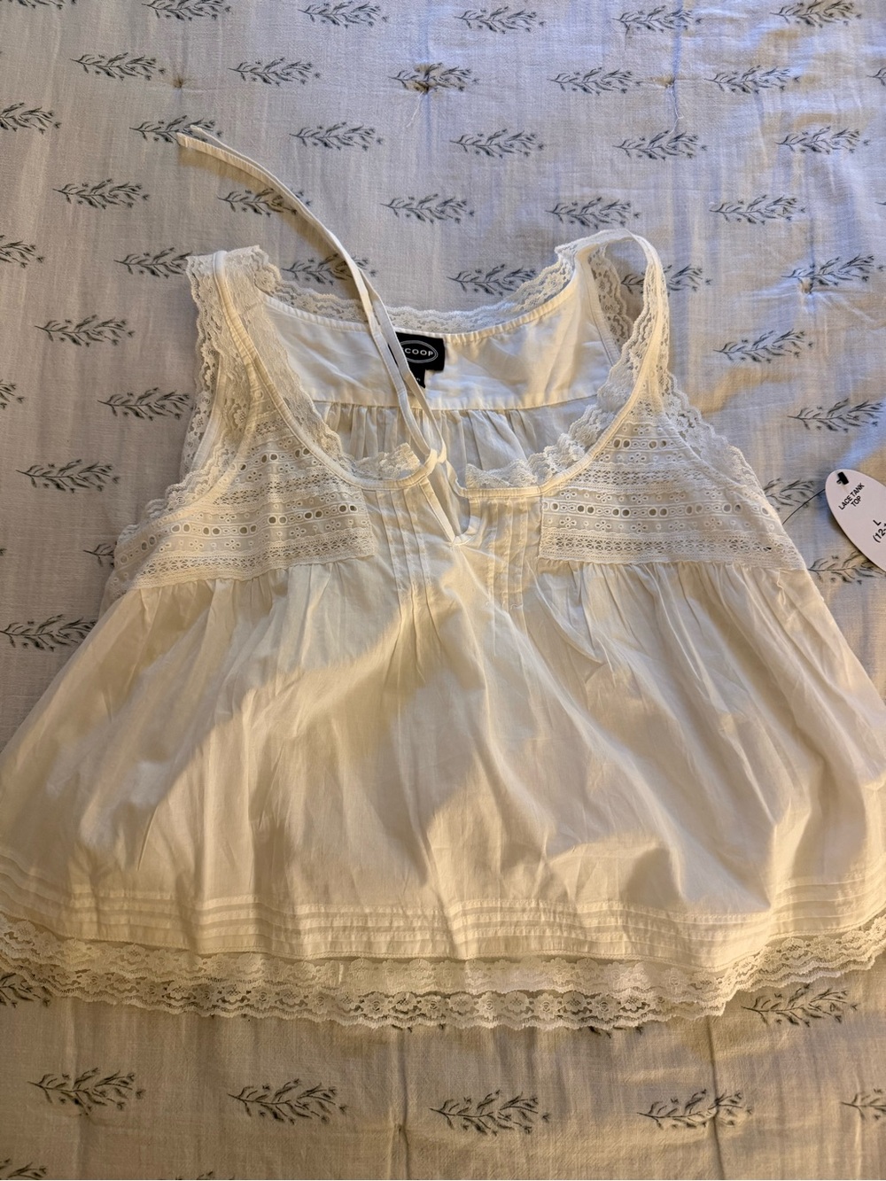Scoop women’s Lace-Trim Cream Tank Top
